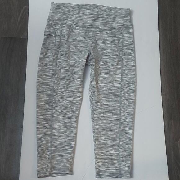 Danskin Grey/White Capri Legging S Exercise Athleisure Activewear Cozycore Comfy - Picture 3 of 11